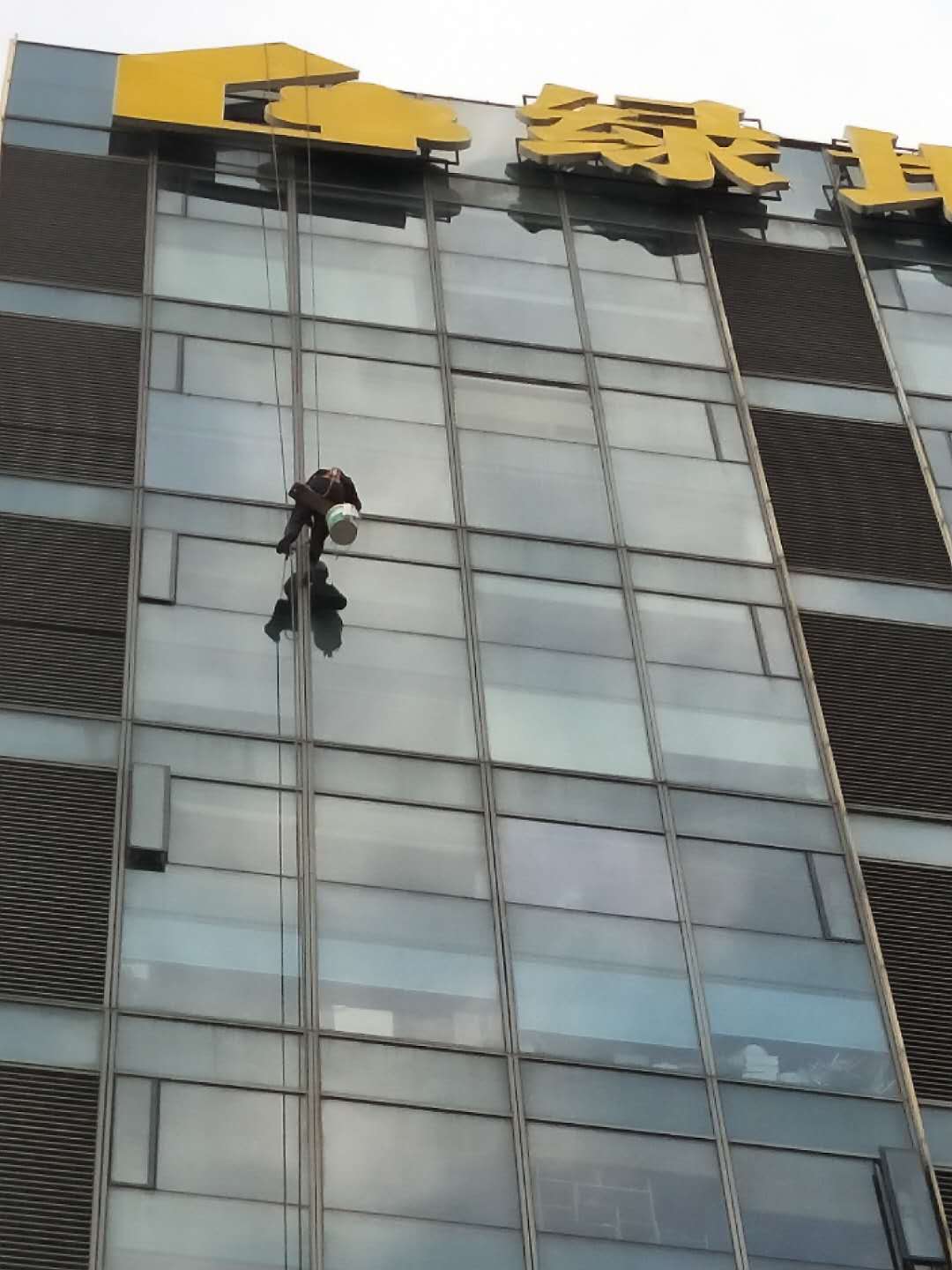 高空外墙要怎么去清洗呢？