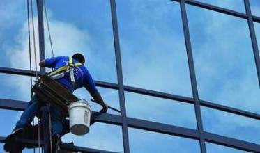 高空外墙清洗难度大这些技巧得掌握