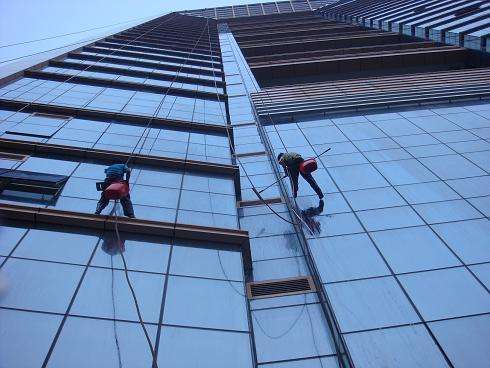 高空外墙清洗要采取哪些安全措施？有哪些注意事项？