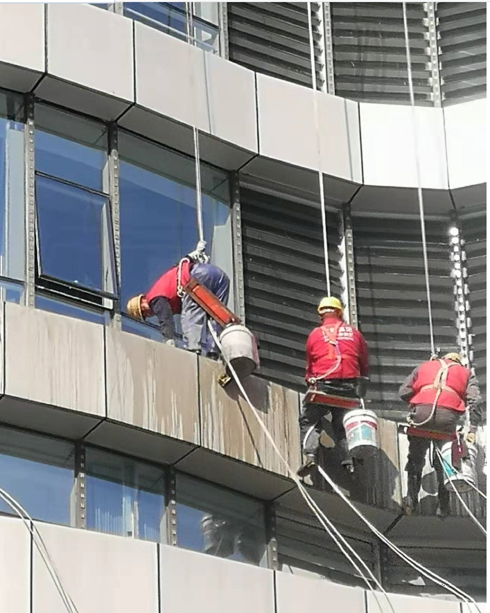 高空清洗外墙作业条件及安全操作规程