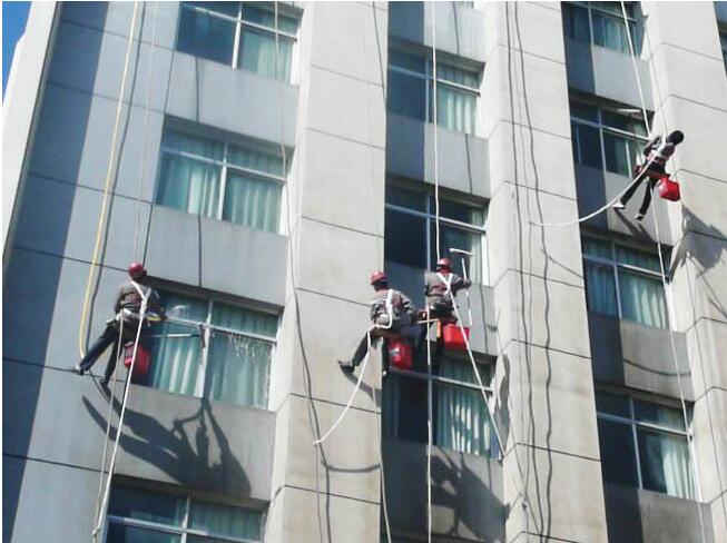 郑州外墙清洗讲解高空外墙清洗时的五种方法(图1)