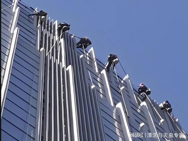 深圳医院高空外墙清洗怎么洗(图3)