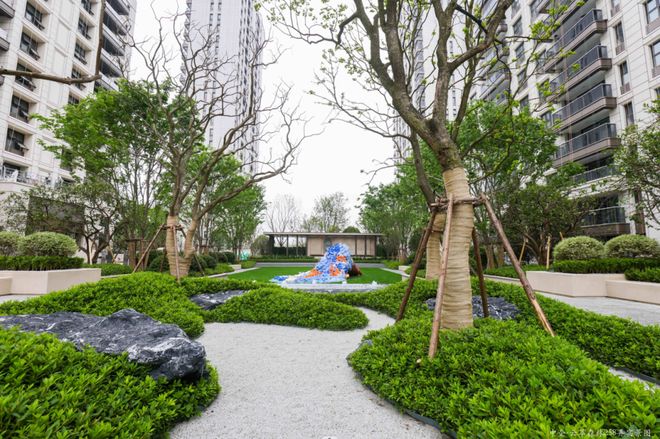 官方聚焦中企云萃森林官方售楼处发布：云萃森林以品质铸就传奇(图1)