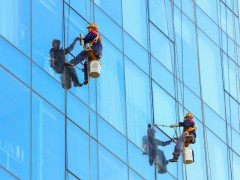 女生坐硬座31小时返校心脏骤停医生：为经济舱综合征；六千万分之一概率！24岁产妇生下5胞胎；提醒！中国公民近期避免前往｜早安你好(图1)