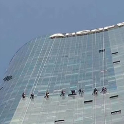 高空清洁“无人机秀”谢岗探索低空新场景(图1)