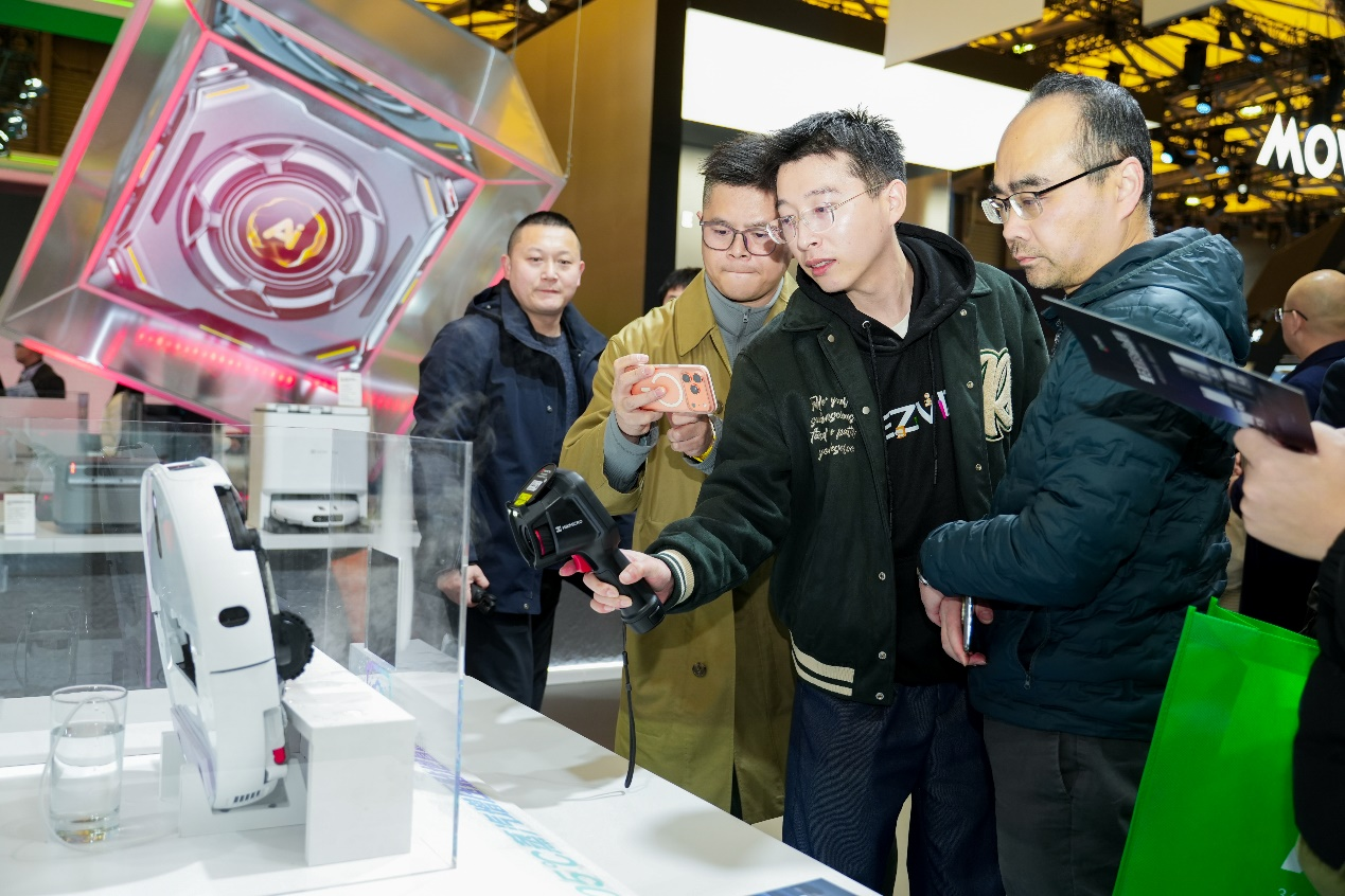 萤石Stella星辰系列震撼发布！全球首创双擎双热活水洗地解锁AI清洁新高度(图7)