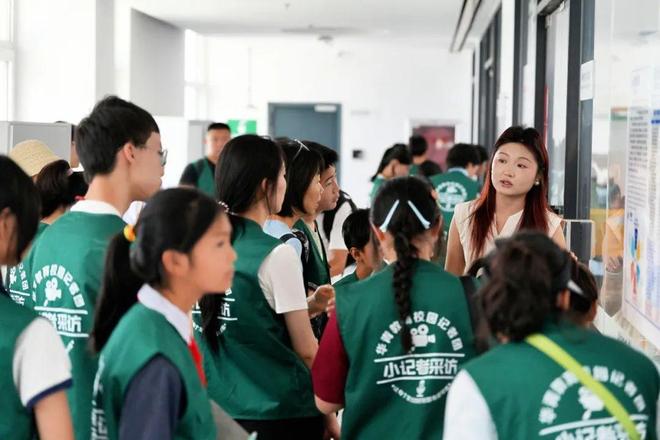 小记者探科技探秘生命密码：走进生物实验室感受“神奇微生物”的独特魅力(图2)