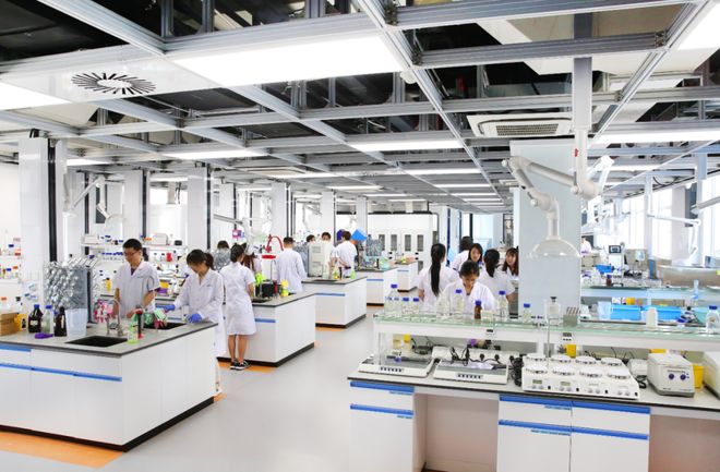 小记者探科技探秘生命密码：走进生物实验室感受“神奇微生物”的独特魅力(图3)