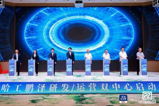 告别“蜘蛛人”：滚轮式越障高空幕墙清洗机器人在深圳首发(图1)