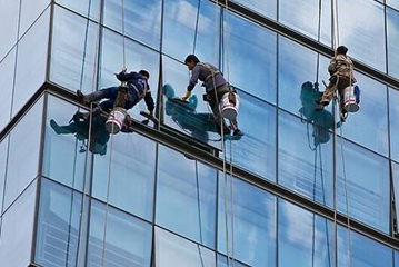 高温下机扫替代人扫、安康驿站就在身边以人为本推进城市治理现代化_龙虎网