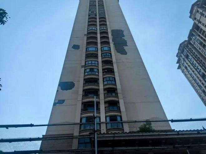 杭州一小区所有楼房的外立面脱落整体维修需要2000多万谁来出钱？(图3)