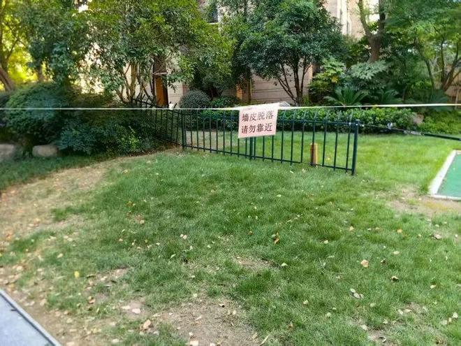 杭州一小区所有楼房的外立面脱落整体维修需要2000多万谁来出钱？(图5)