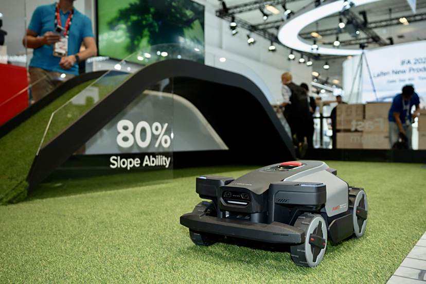 从扫地机到割草机：石头科技IFA2025展示全场景清洁技术图谱(图2)