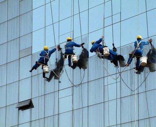 高空外墙清洗如何做好安全保护措施？有哪些注意事项？(图1)