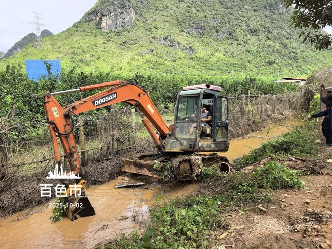 百色“锅底”村庄水患：被浸泡逾半月的家园和生计(图6)