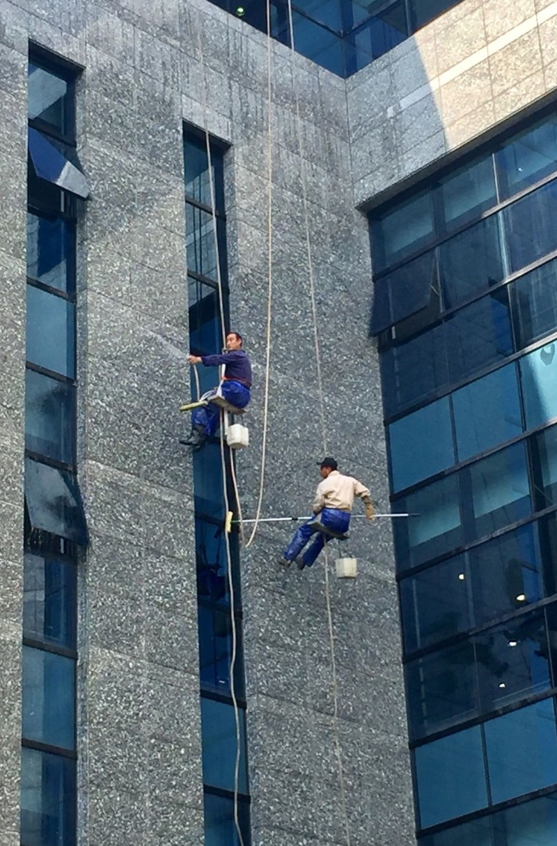 高空清洗无人机解锁城市运维新高度