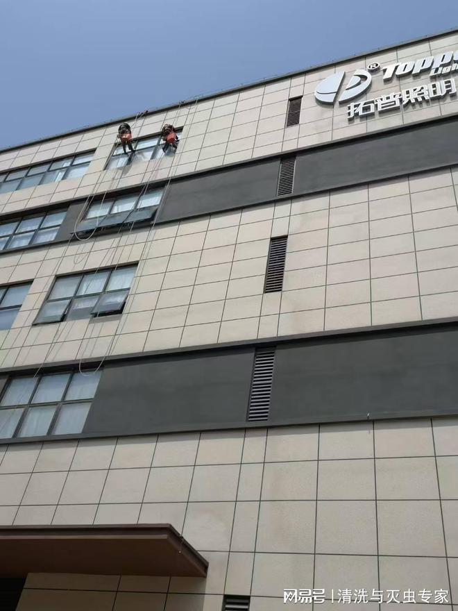 东莞酒店高空洗外墙怎么洗(图3)