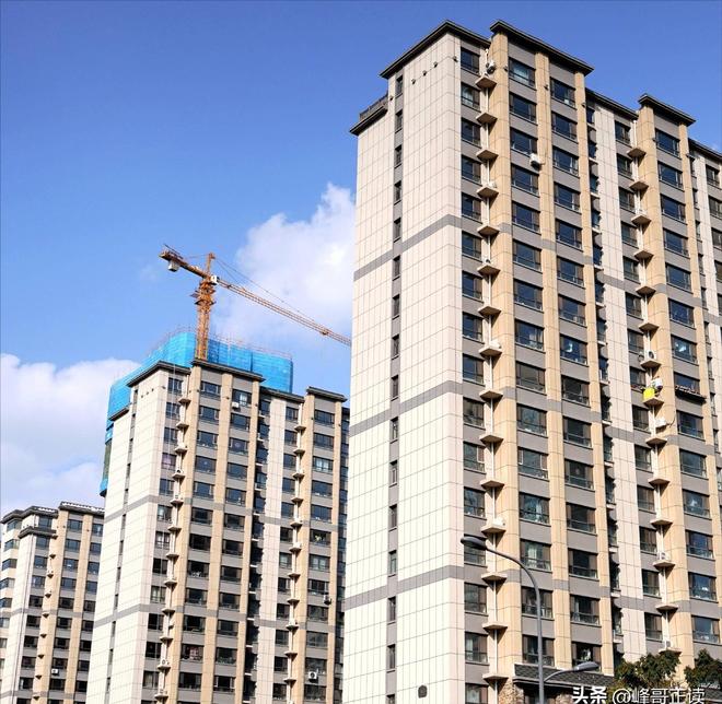 曹德旺预言成真了？我国二三十层的电梯房或将面临同一个结局？(图2)
