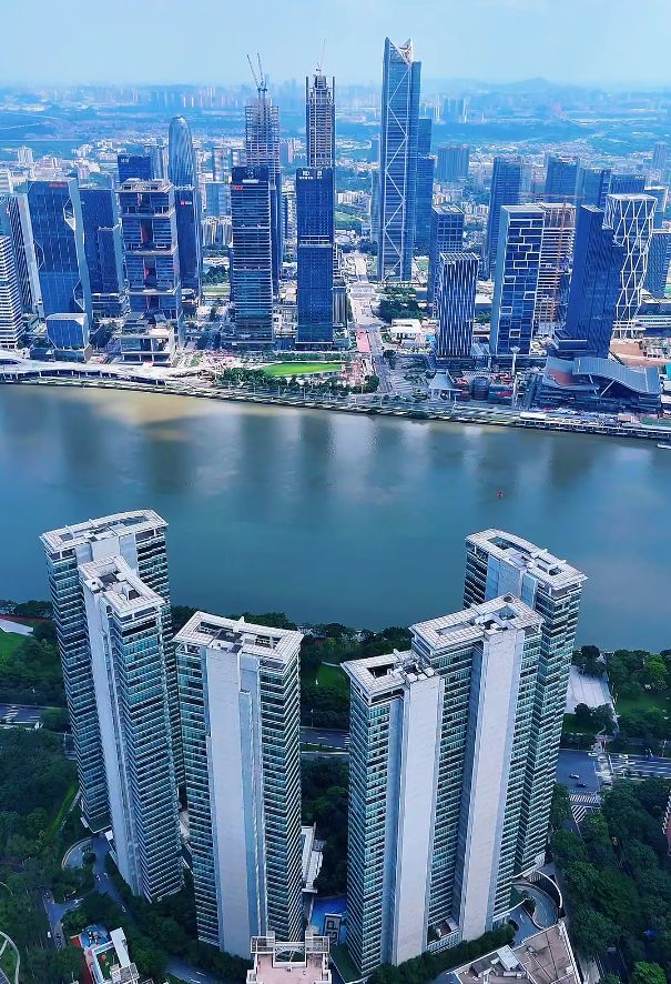 广州豪宅“侨鑫汇悦台”也开始清洗外墙了！(图3)