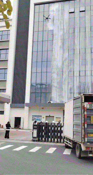 广州豪宅“侨鑫汇悦台”也开始清洗外墙了！(图5)