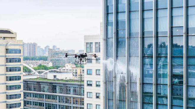 广州豪宅“侨鑫汇悦台”也开始清洗外墙了！(图6)