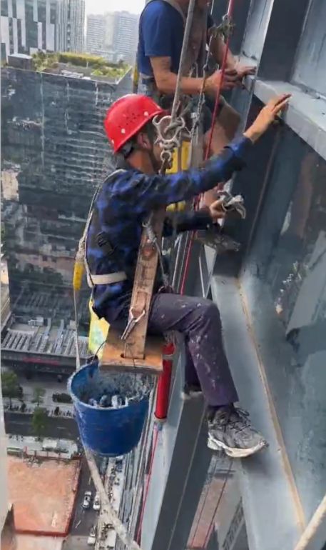 广州豪宅“侨鑫汇悦台”也开始清洗外墙了！(图10)