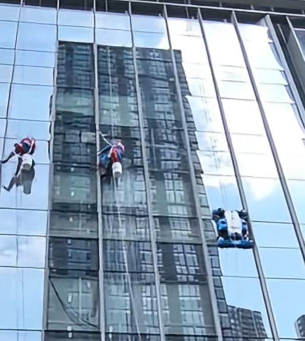 广州豪宅“侨鑫汇悦台”也开始清洗外墙了！(图9)