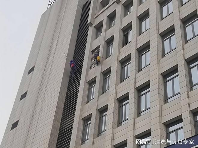 广州附近高空玻璃清洗(图2)