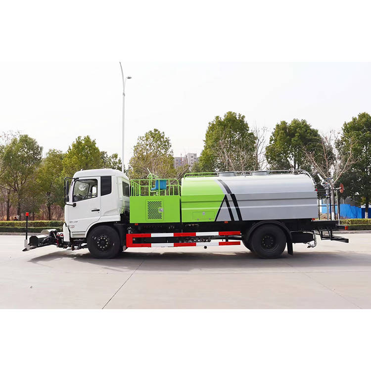 屋顶光伏板清洗车技术应用与市场发展前景分析