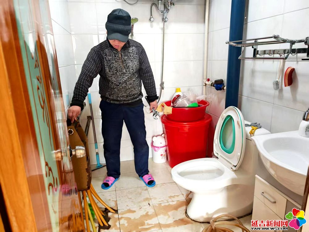 为困难家庭清洗地暖屋子暖了心也暖了