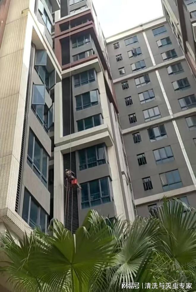 惠州医院清洗外墙(图2)