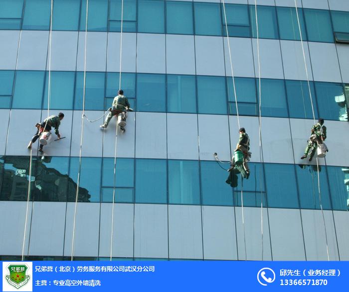 天降瓷砖砸中违停车辆谁之过？湘潭岳塘区法院：精准界定建筑物外墙脱落致损责任边界